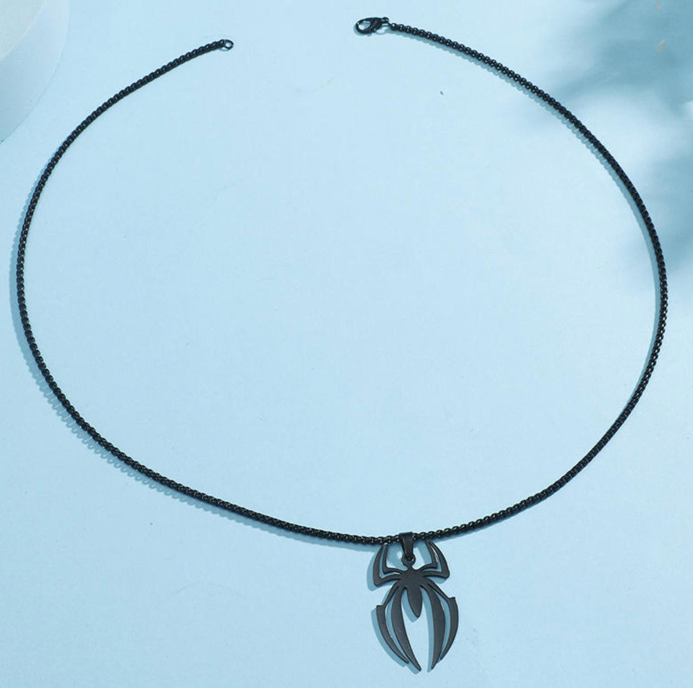 Spider-Inspired Men's Pendant Necklace – Bold Heroic Statement Jewelry