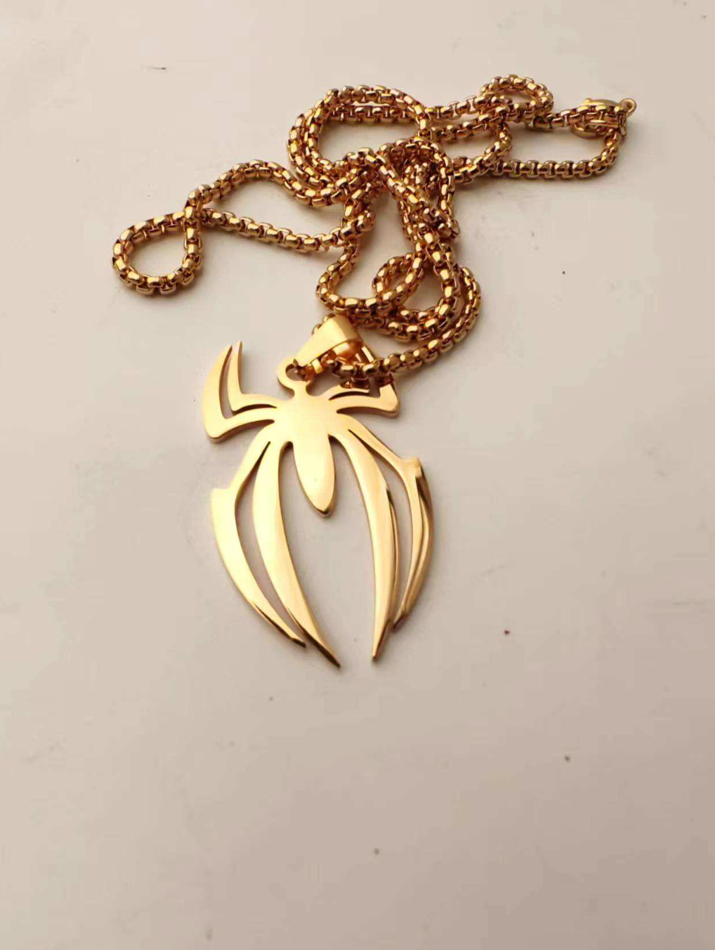 Spider-Inspired Men's Pendant Necklace – Bold Heroic Statement Jewelry
